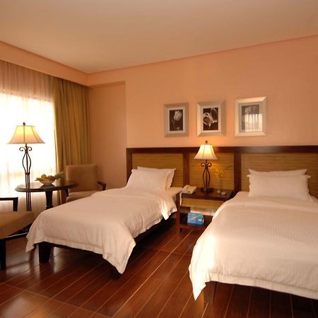 Planta Centro Bacolod Hotel & Residences Екстер'єр фото
