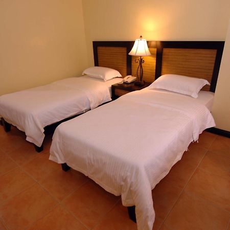Planta Centro Bacolod Hotel & Residences Екстер'єр фото