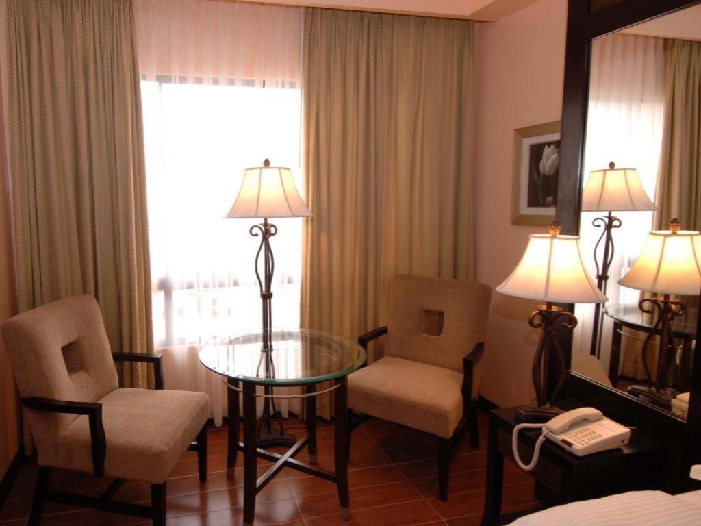 Planta Centro Bacolod Hotel & Residences Екстер'єр фото