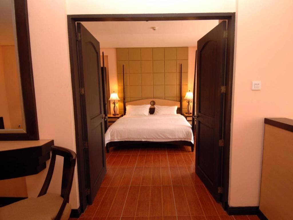 Planta Centro Bacolod Hotel & Residences Екстер'єр фото