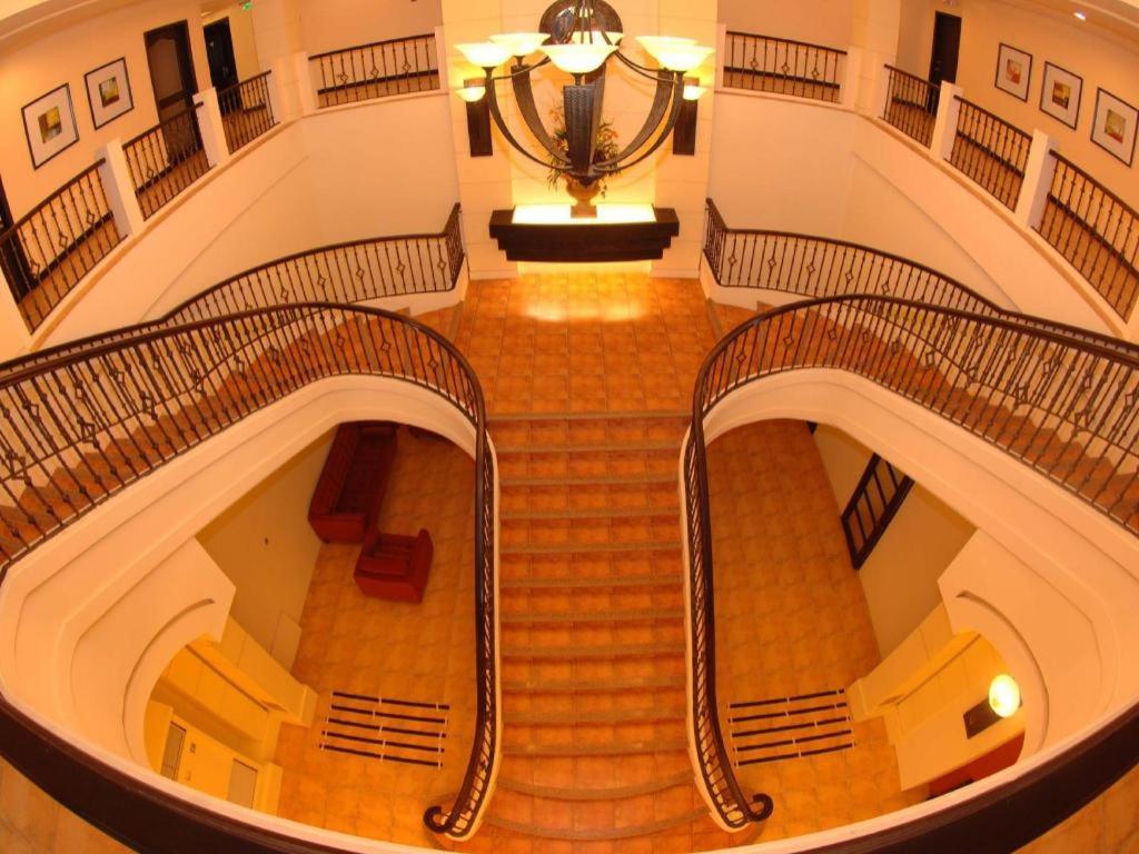 Planta Centro Bacolod Hotel & Residences Екстер'єр фото