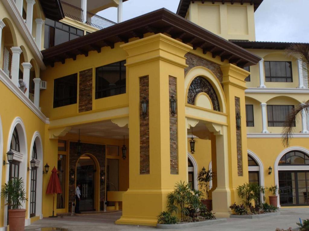 Planta Centro Bacolod Hotel & Residences Екстер'єр фото