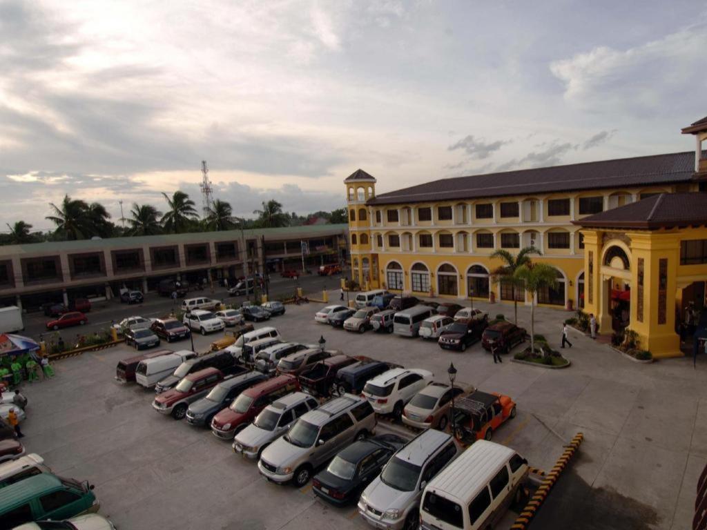 Planta Centro Bacolod Hotel & Residences Екстер'єр фото
