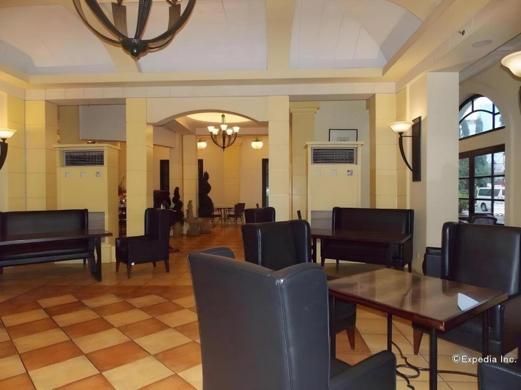 Planta Centro Bacolod Hotel & Residences Екстер'єр фото