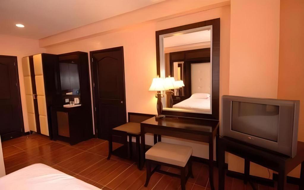 Planta Centro Bacolod Hotel & Residences Екстер'єр фото