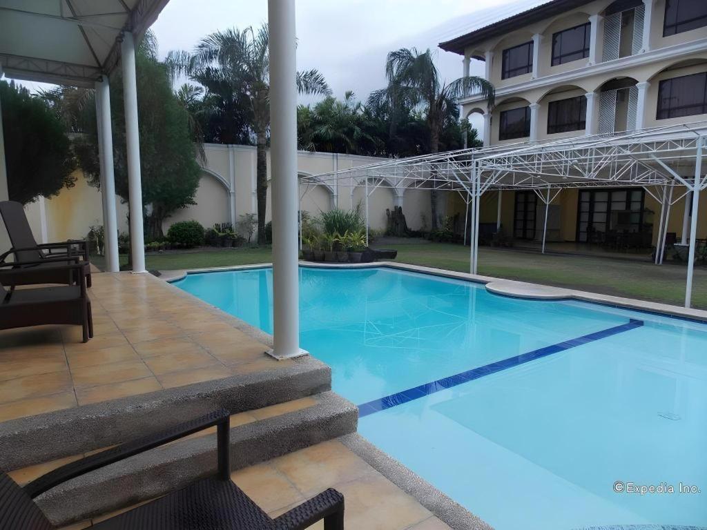 Planta Centro Bacolod Hotel & Residences Екстер'єр фото