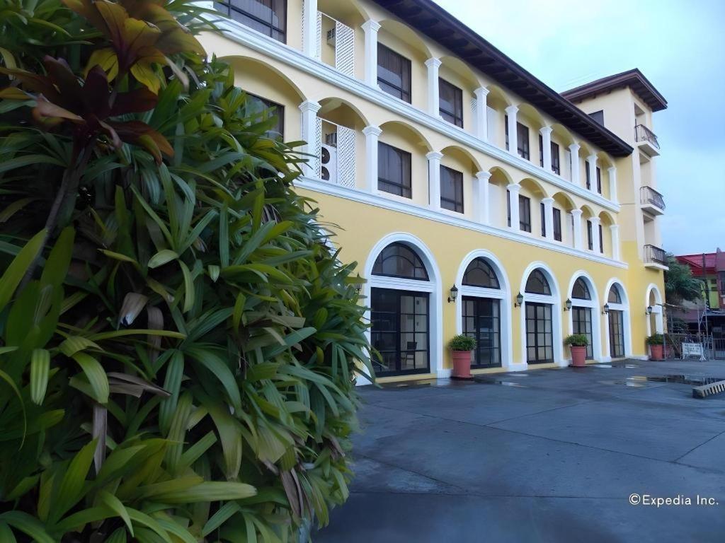 Planta Centro Bacolod Hotel & Residences Екстер'єр фото