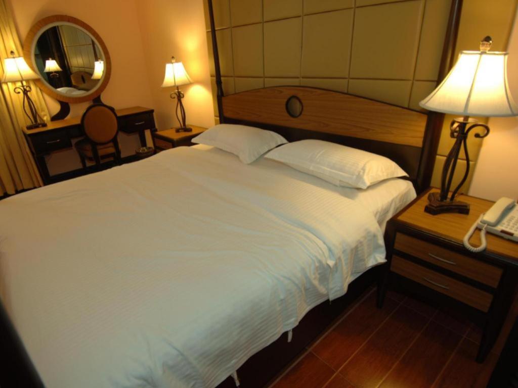 Planta Centro Bacolod Hotel & Residences Екстер'єр фото