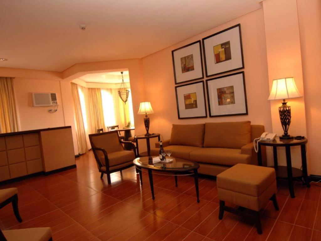 Planta Centro Bacolod Hotel & Residences Екстер'єр фото