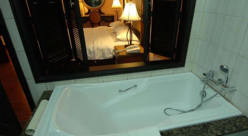 Planta Centro Bacolod Hotel & Residences Екстер'єр фото