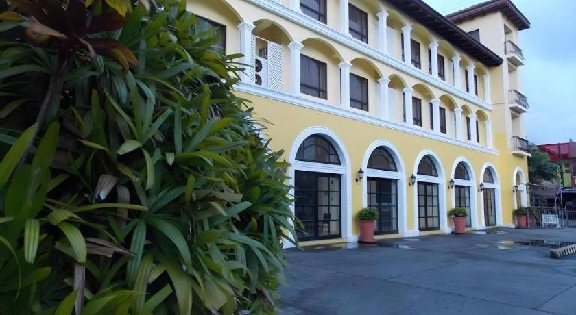 Planta Centro Bacolod Hotel & Residences Екстер'єр фото