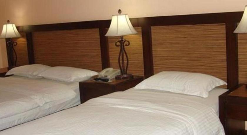 Planta Centro Bacolod Hotel & Residences Екстер'єр фото