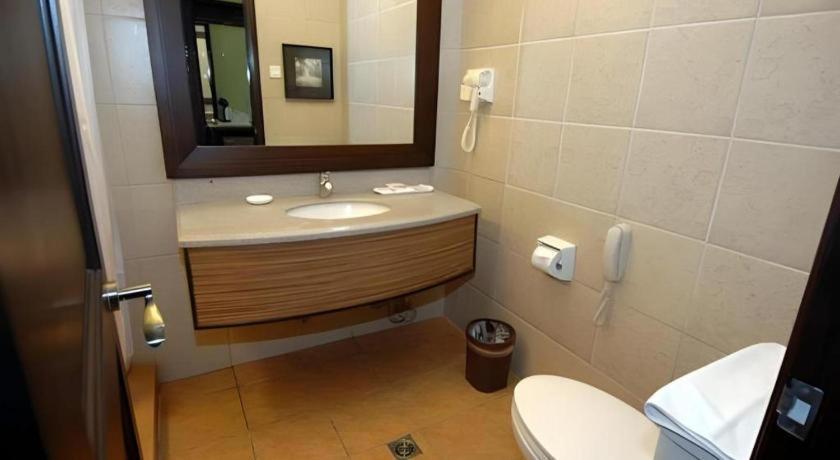 Planta Centro Bacolod Hotel & Residences Екстер'єр фото