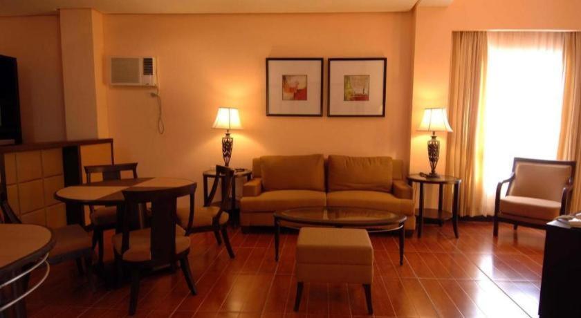 Planta Centro Bacolod Hotel & Residences Екстер'єр фото