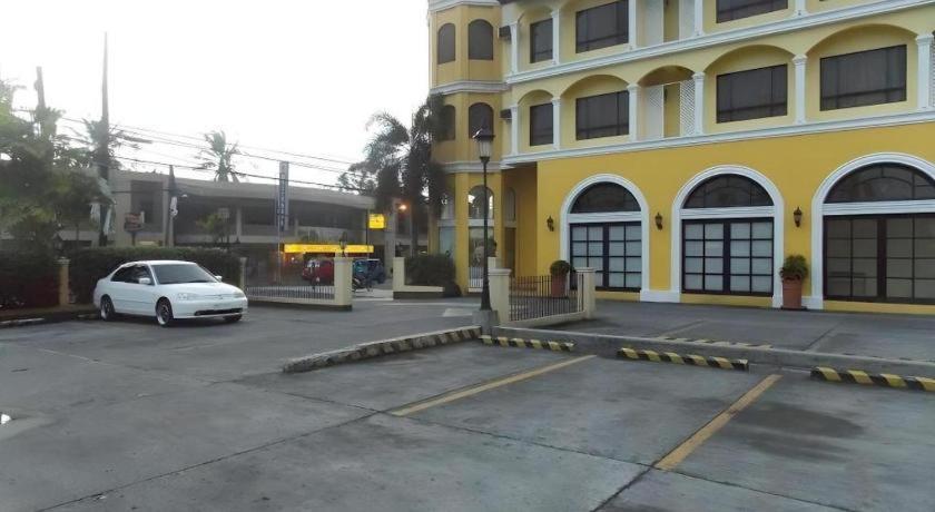Planta Centro Bacolod Hotel & Residences Екстер'єр фото