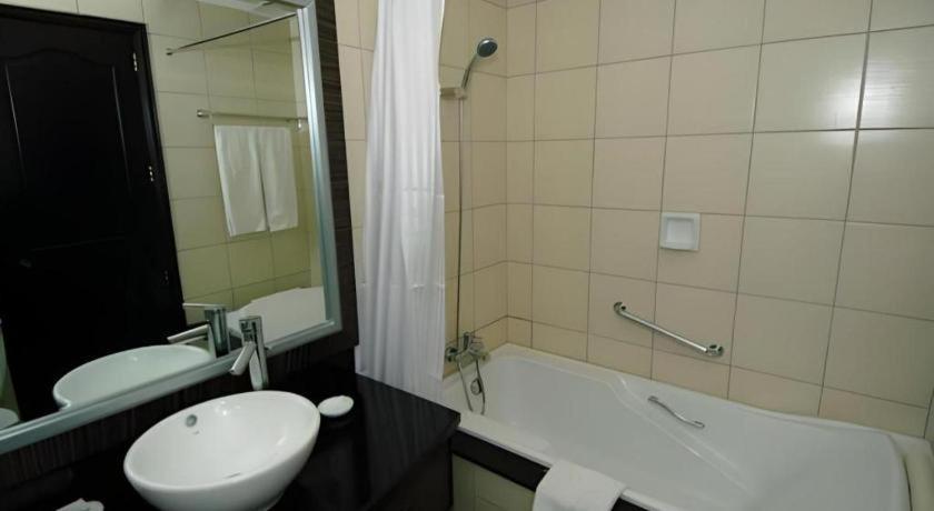 Planta Centro Bacolod Hotel & Residences Екстер'єр фото