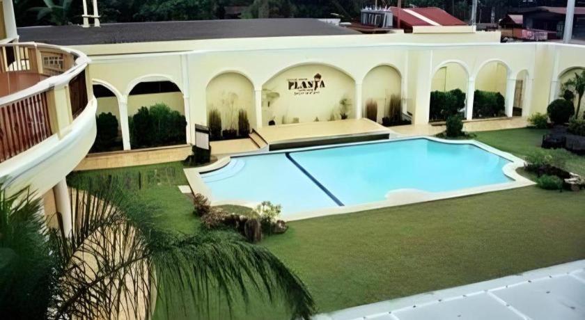 Planta Centro Bacolod Hotel & Residences Екстер'єр фото
