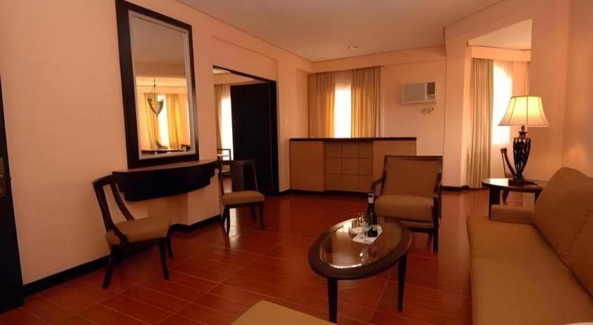 Planta Centro Bacolod Hotel & Residences Екстер'єр фото