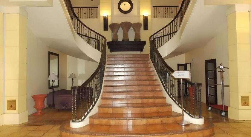 Planta Centro Bacolod Hotel & Residences Екстер'єр фото