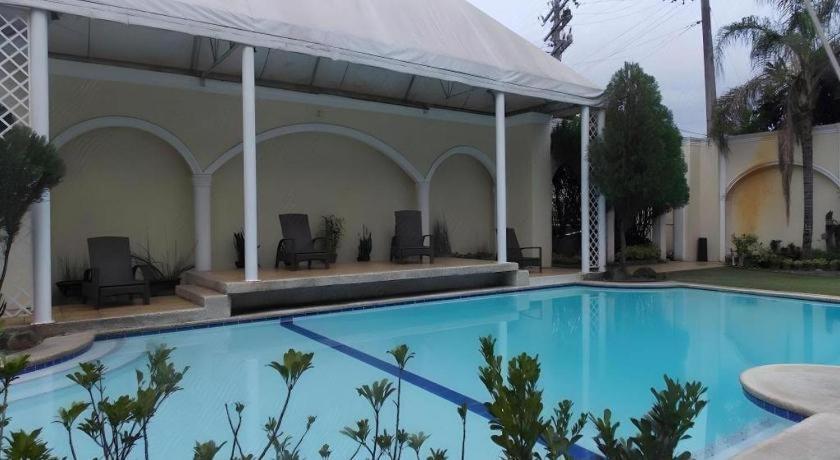 Planta Centro Bacolod Hotel & Residences Екстер'єр фото