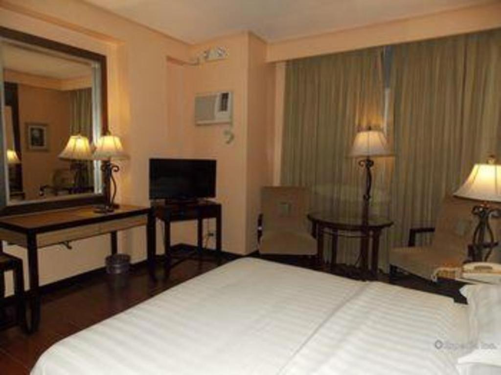 Planta Centro Bacolod Hotel & Residences Екстер'єр фото