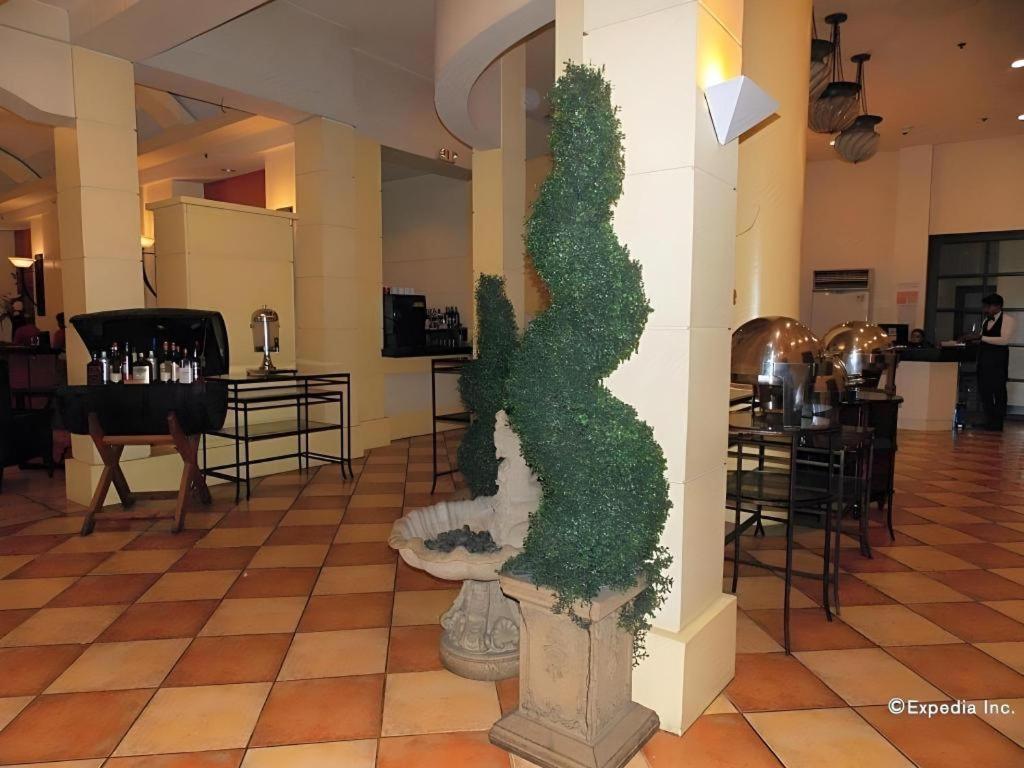 Planta Centro Bacolod Hotel & Residences Екстер'єр фото