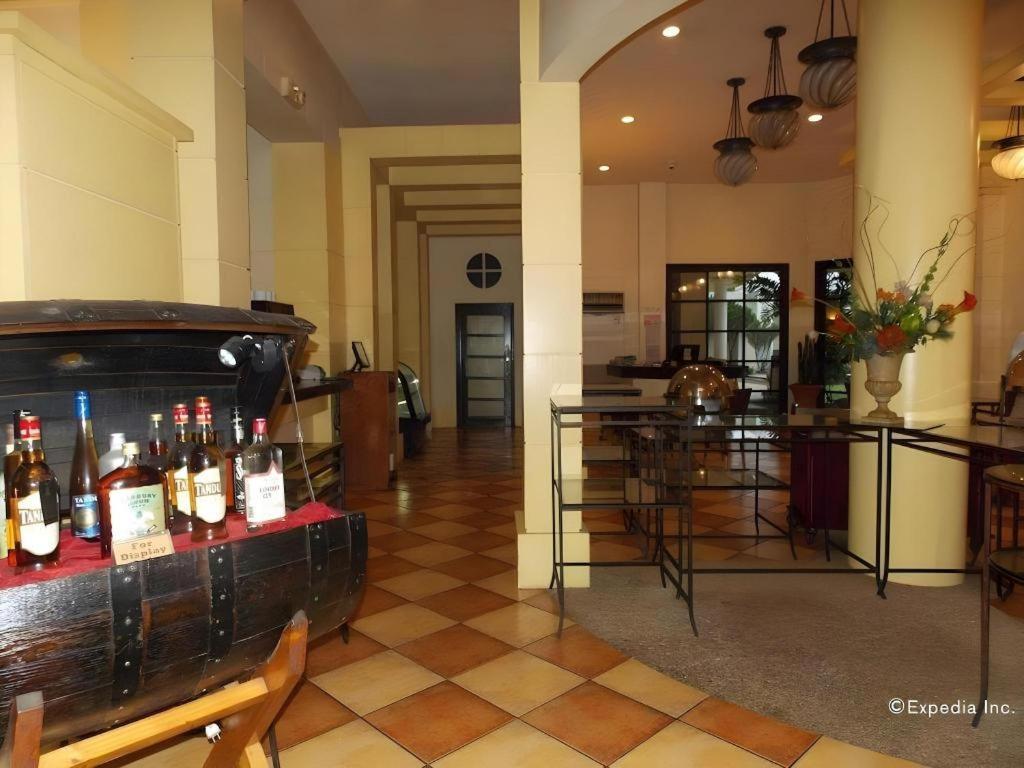 Planta Centro Bacolod Hotel & Residences Екстер'єр фото