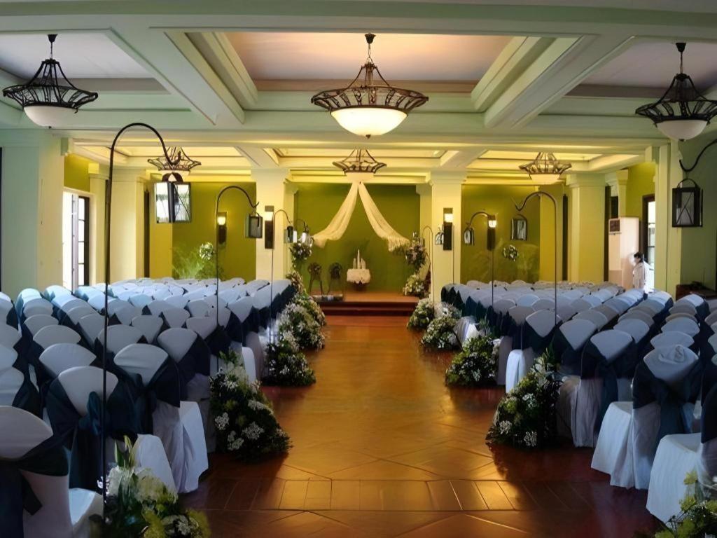 Planta Centro Bacolod Hotel & Residences Екстер'єр фото