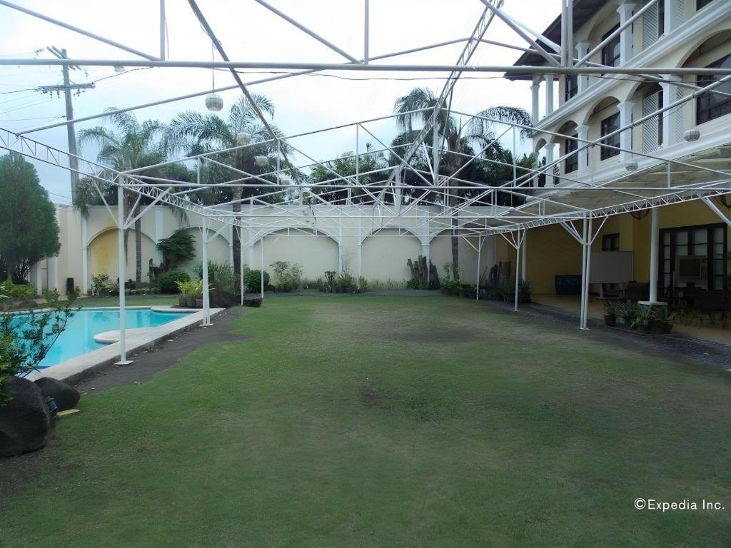 Planta Centro Bacolod Hotel & Residences Екстер'єр фото