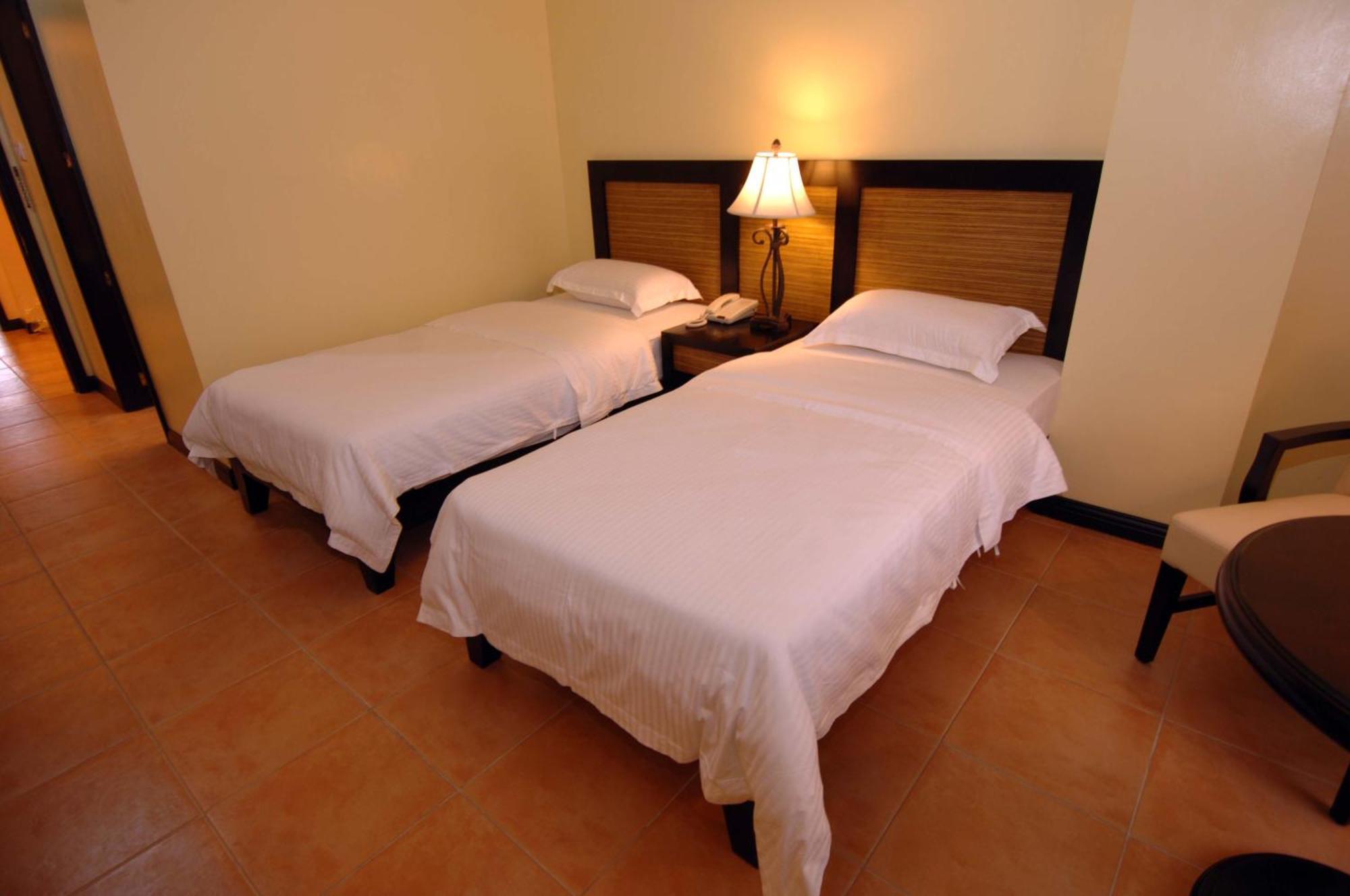 Planta Centro Bacolod Hotel & Residences Екстер'єр фото