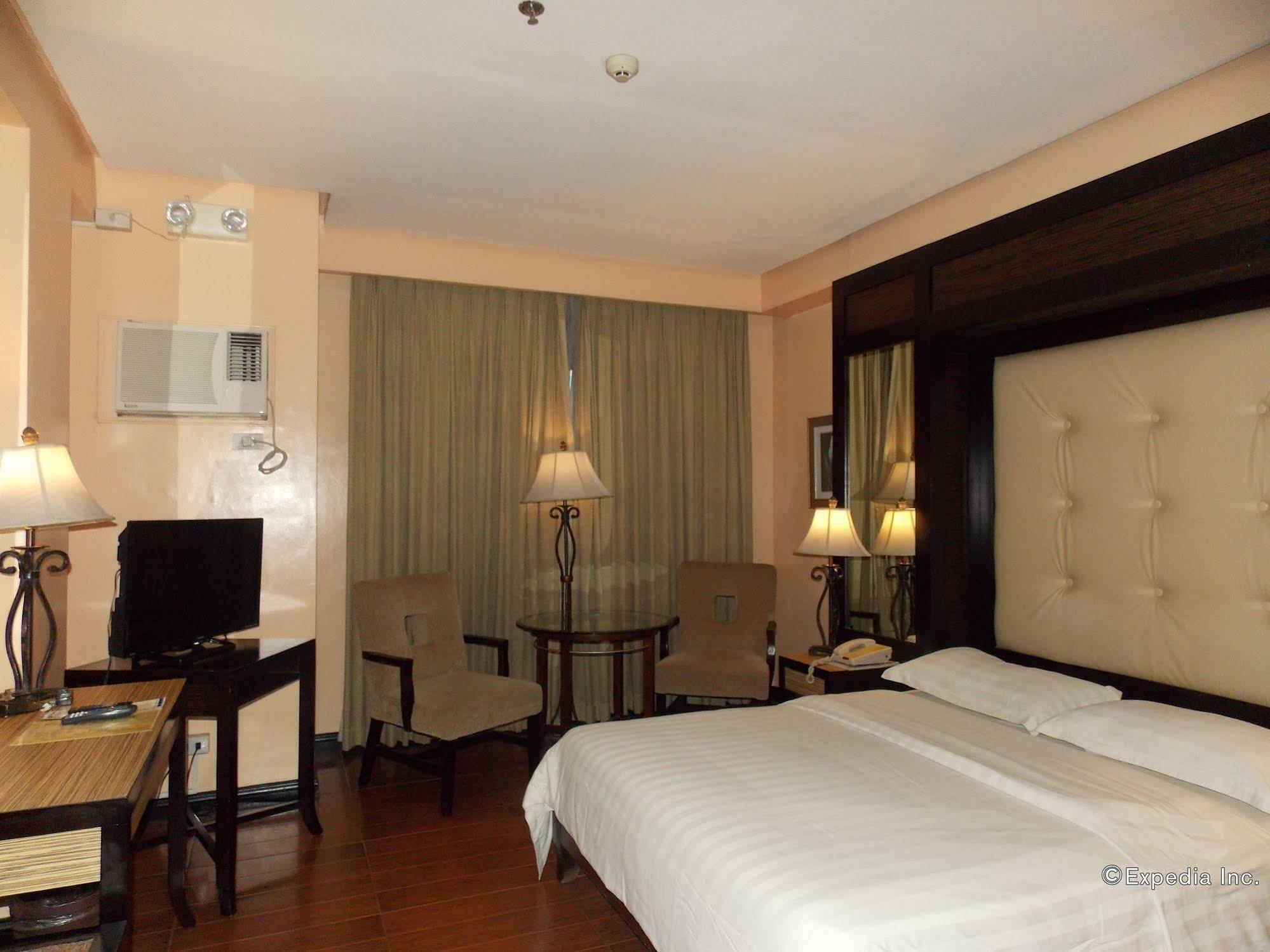 Planta Centro Bacolod Hotel & Residences Екстер'єр фото